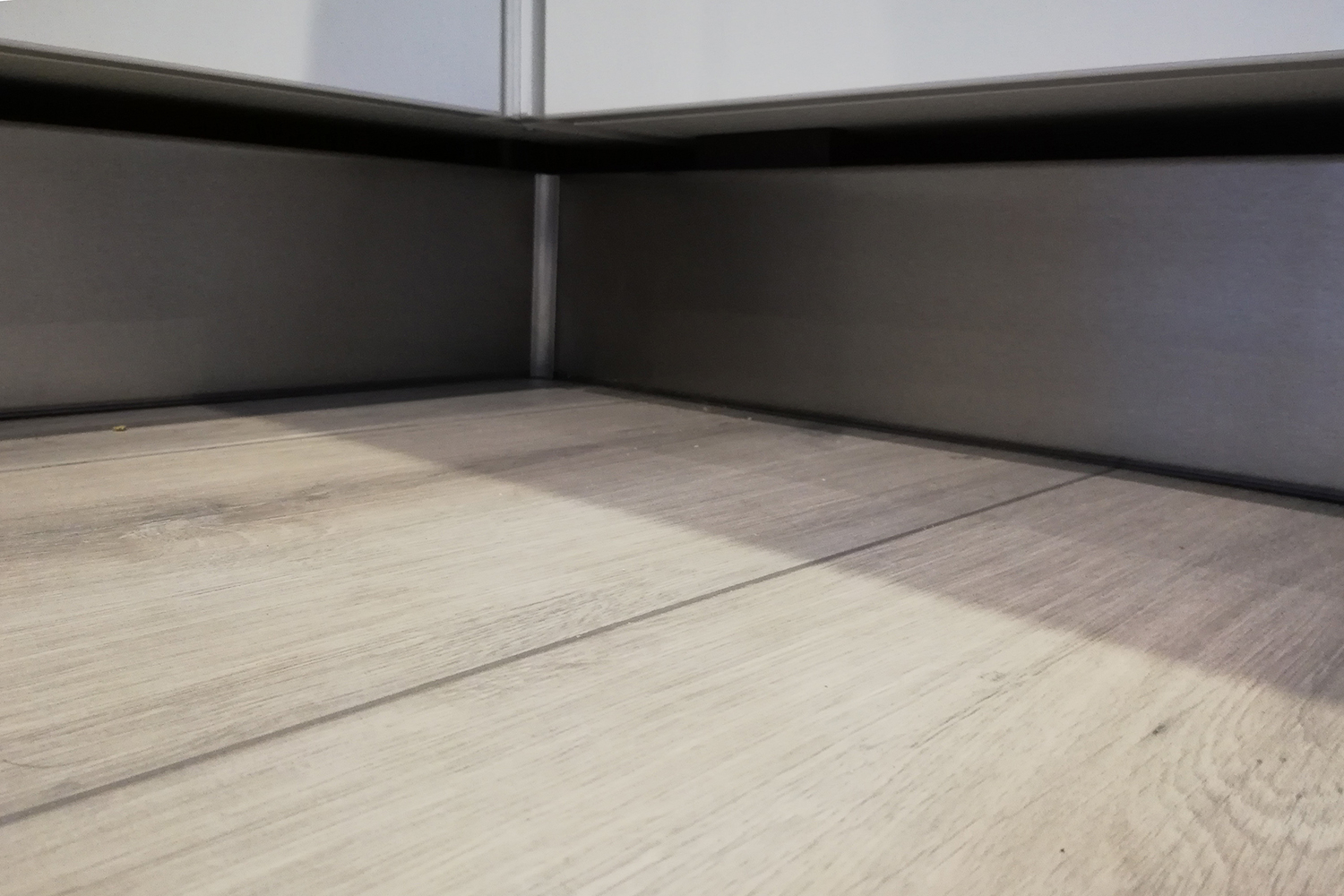 RVS keukenplint - 12cm hoog - monsterstukje