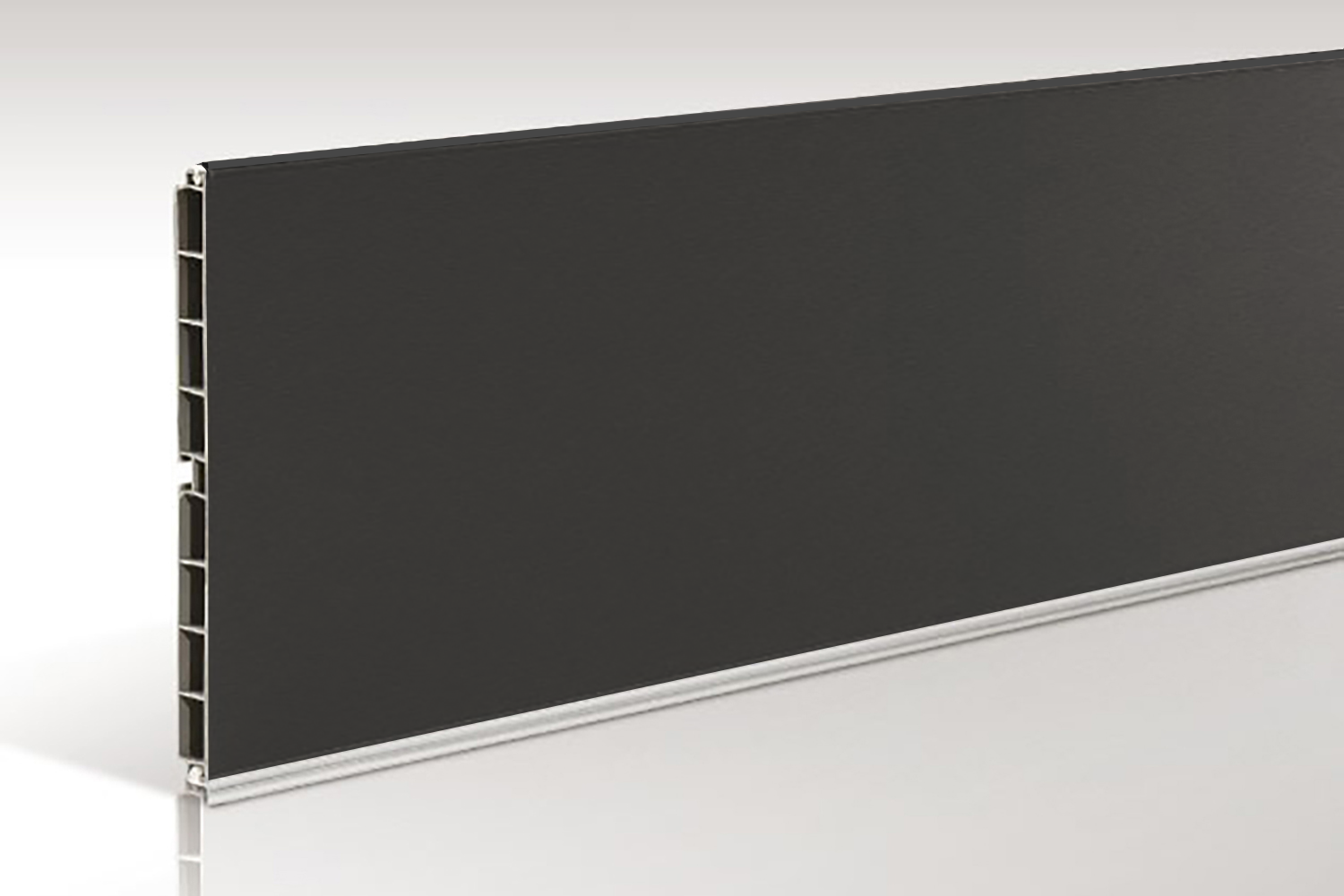 Keukenplinten - mat zwart - 18cm hoog - monsterstukje Keukenplinten - mat zwart - 18cm hoog - monsterstukje